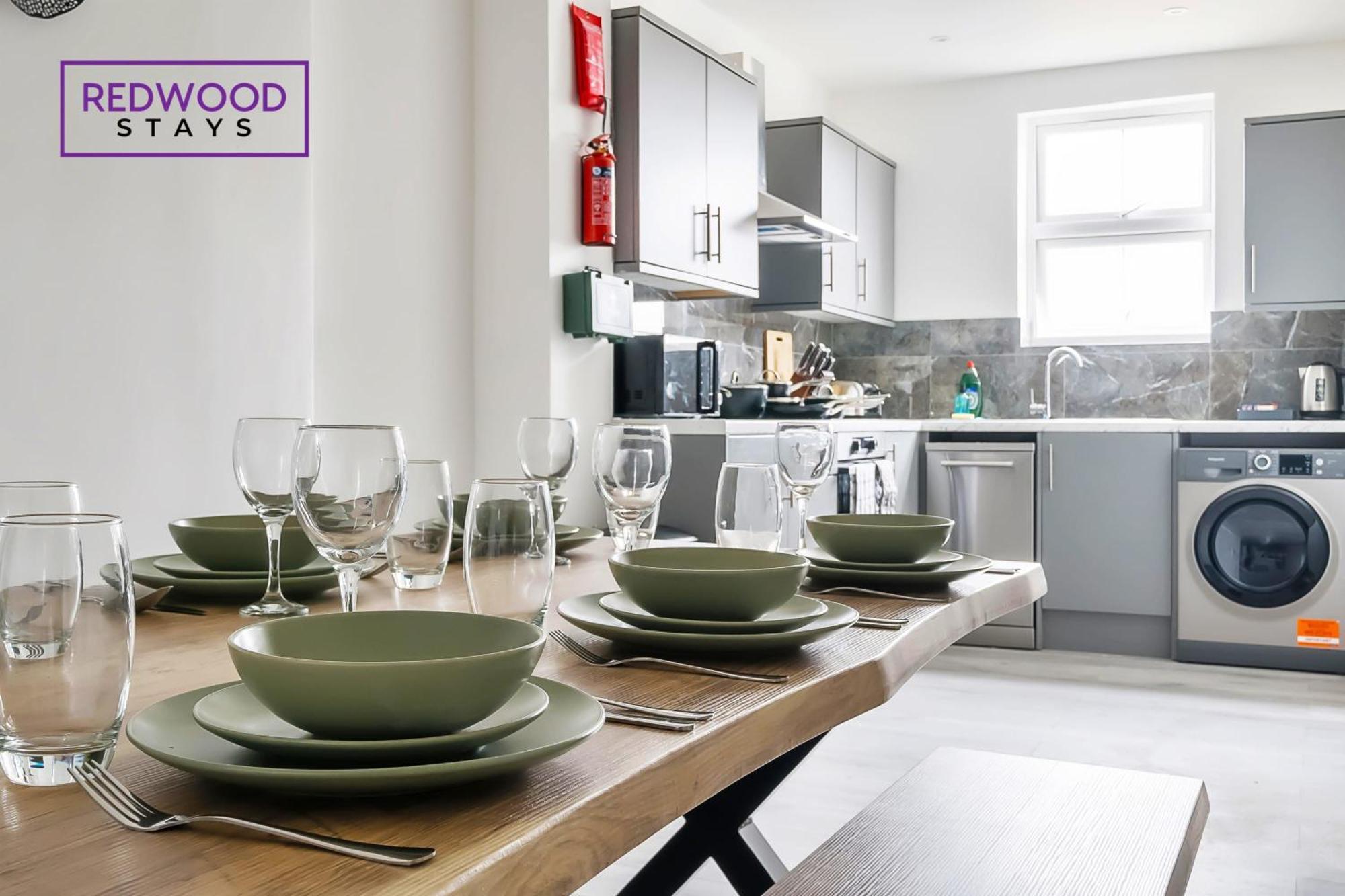 Brand New, 2 Bed 1 Bath, Modern Town Center Apartment, Free Wifi & Netflix By Redwood Stays Aldershot Dış mekan fotoğraf